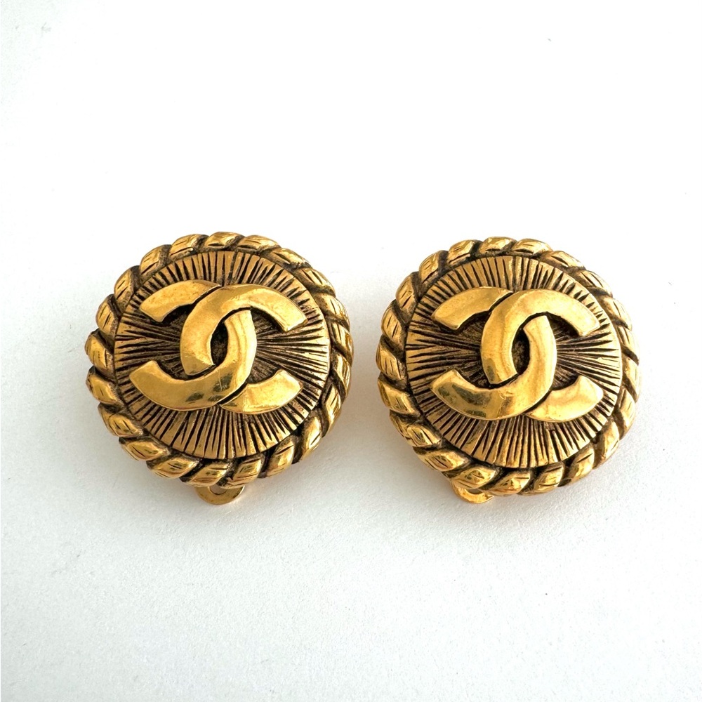 CHANEL Gold Vintage Clip-On Earrings